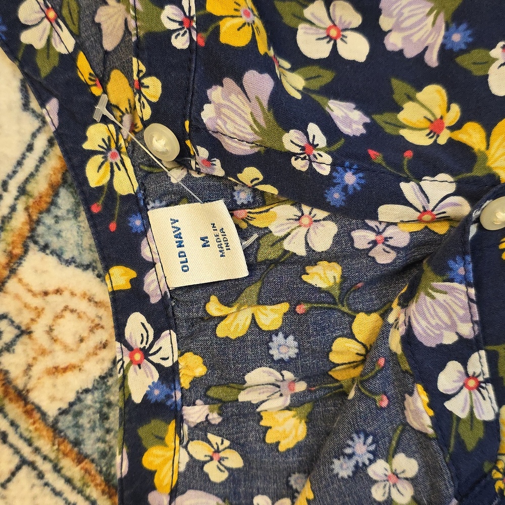 Old Navy Floral Navy Women's Top With Ruffle Sleeves - Picture 4 of 5